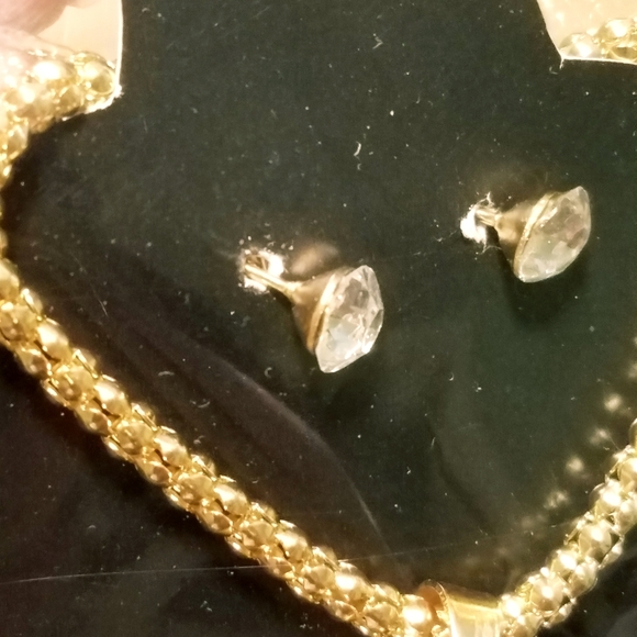 NWT Faux Diamond Logo Necklace & Earrings Set - GOLD COLOR - Picture 7 of 10